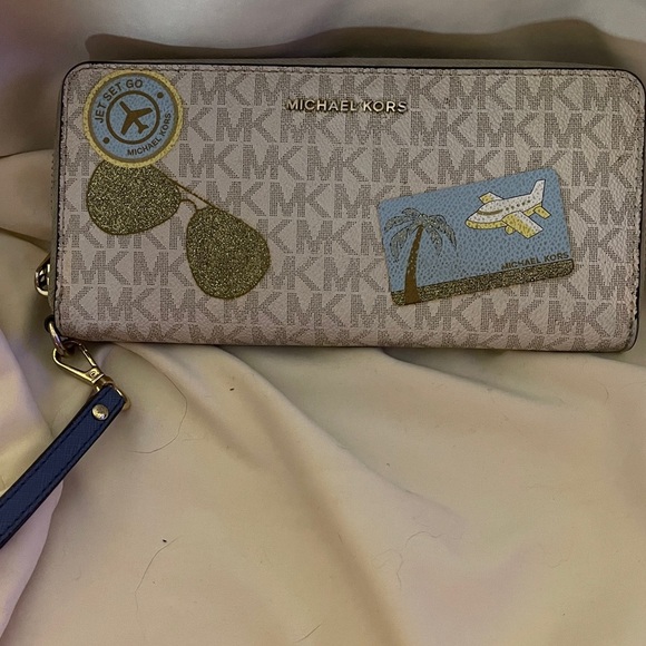 Handbags - MK Travel Wallet and Wristlet Favorite MK design
